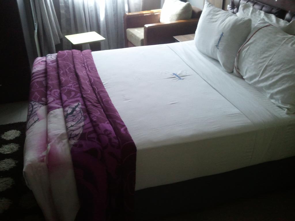 Crownedge Hotels Ikeja Room photo